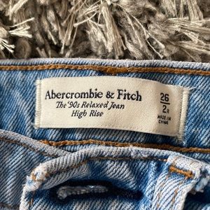 Abercrombie 90’s Relaxed Jean High Rise